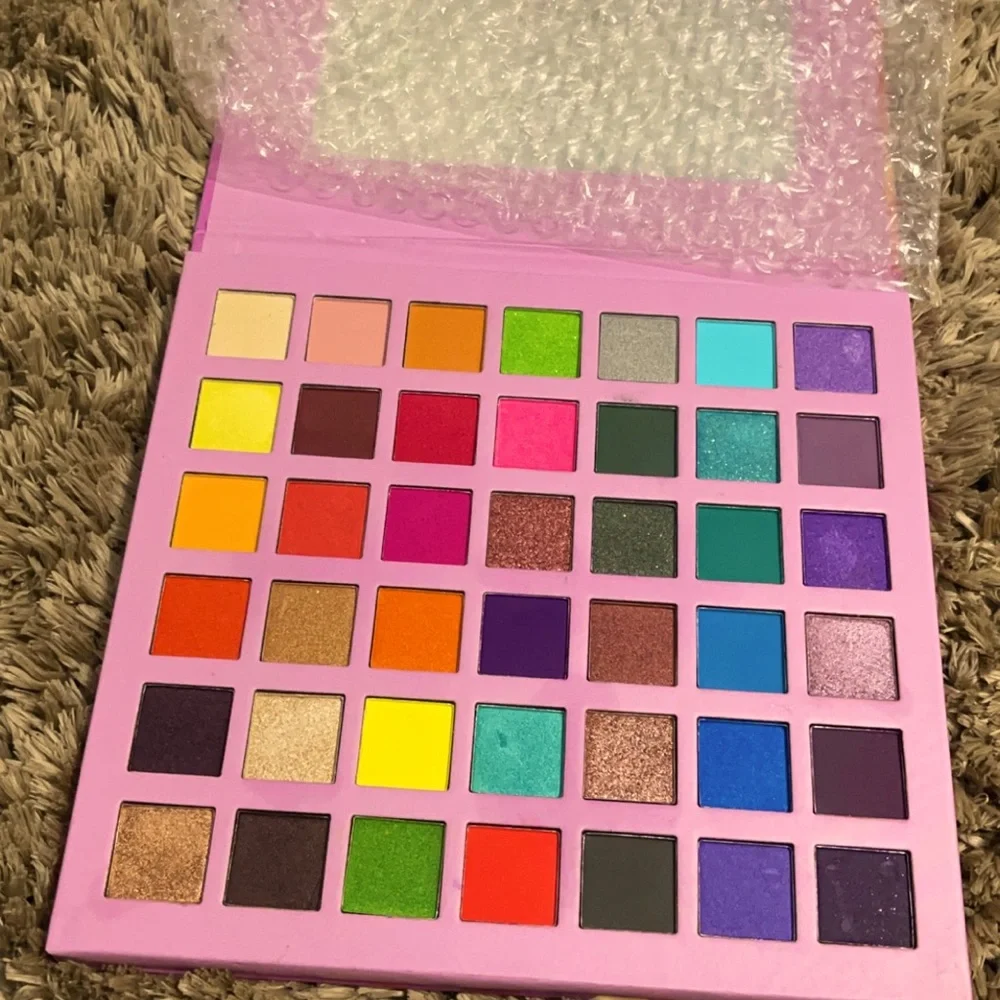 Eye shadow pallet - Picture 2 of 2